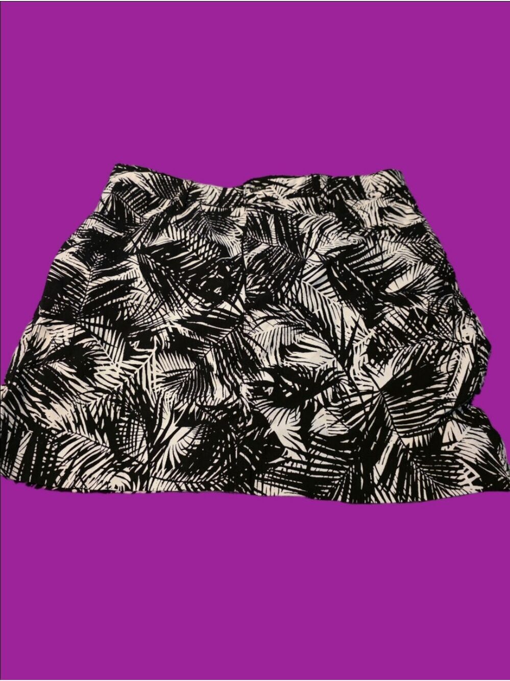 4/$25 Deal! Mario Serrani Black & White Palm-Print Skort